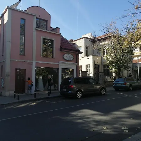 Central Location - Forum *